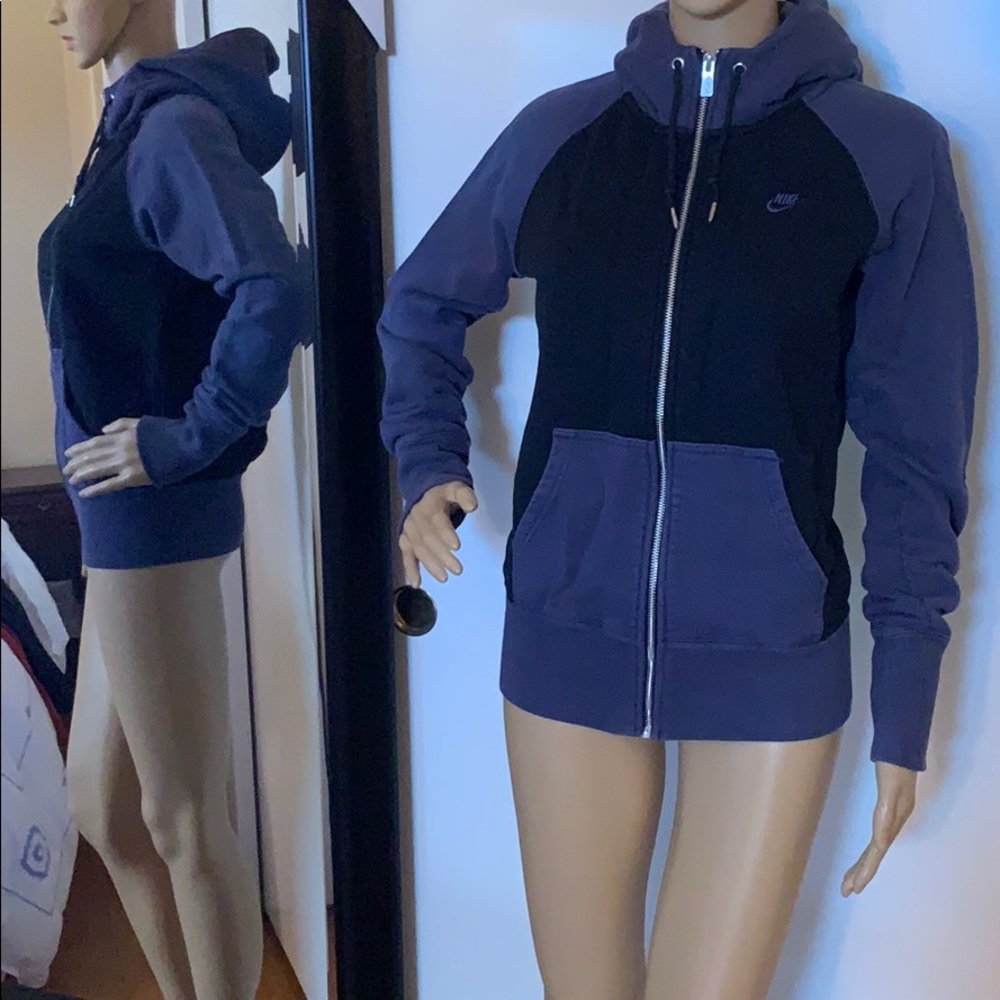 🥊 🤾‍♀️ Nike zip hoodie jacket. Size Medium.